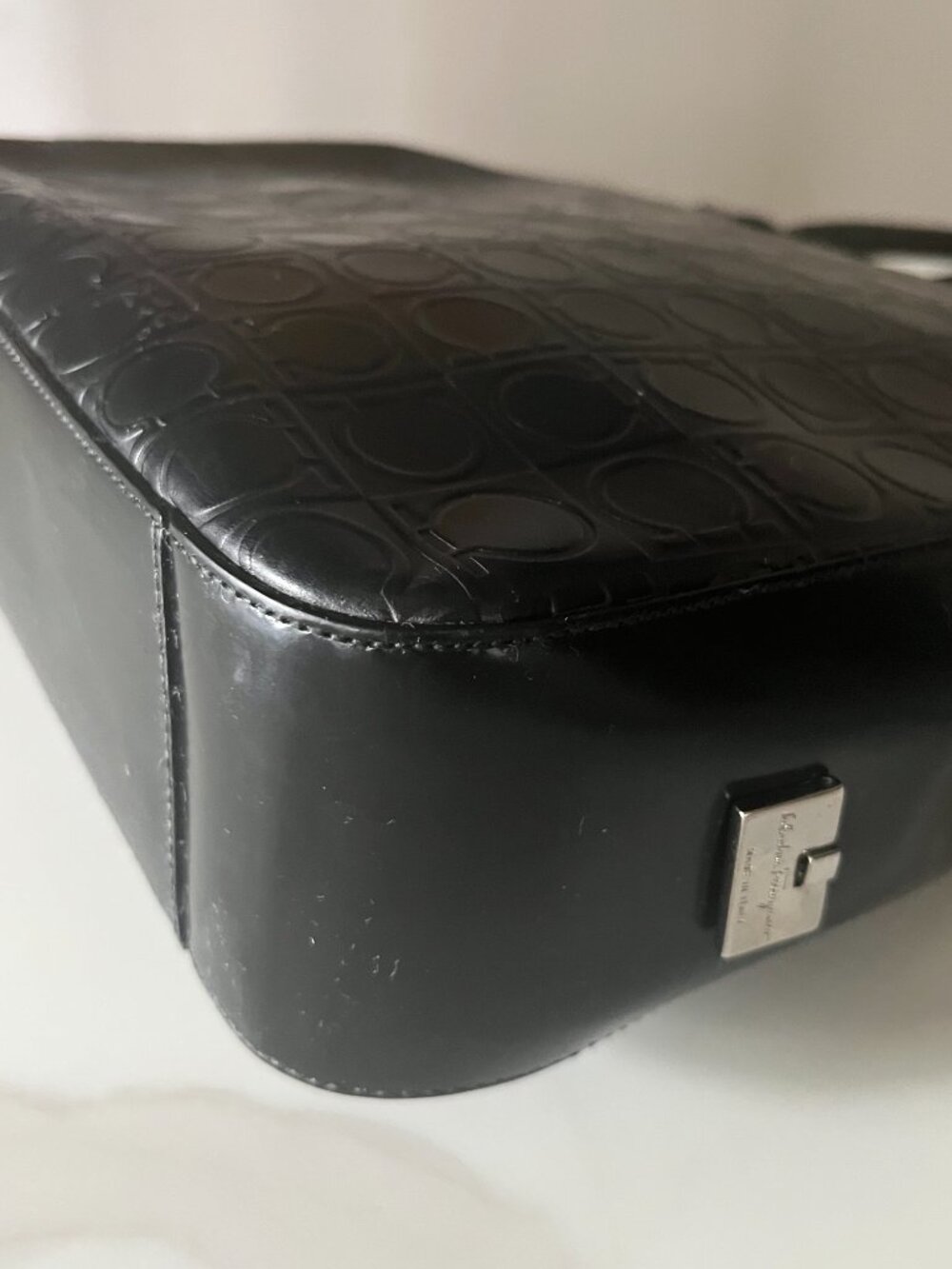 Ferragamo Gancini Embossed Black Leather Shoulder Bag AU-21 1796 - Picture 7 of 16